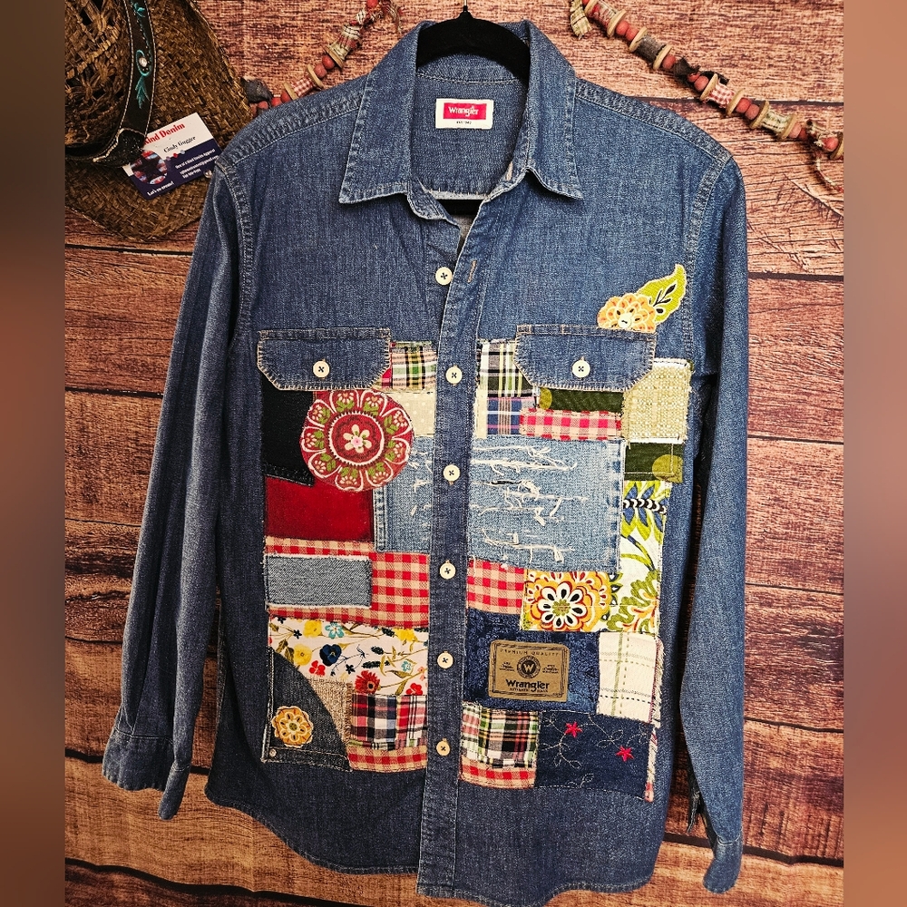 HANDMADE ☆ UPCYCLED "WRANGLER" PATCHWORKED CLASSIC DENIM SHIRT! SZ MED-LG
